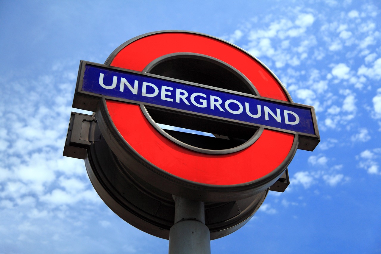 Navigating Public Transport in the UK - UK travel guide